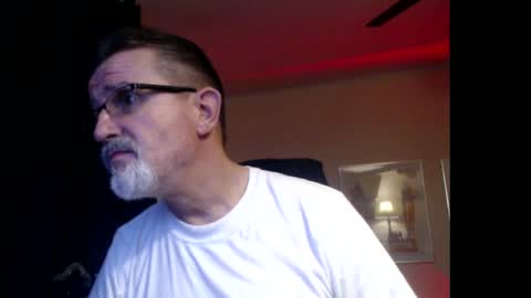 Snapshot of shrewtamer chatting on February 18, 1:43 am shrewtamer online show from February 18, 1:43 am