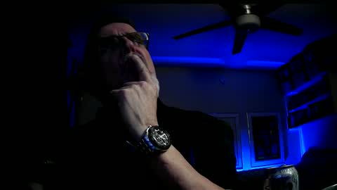 Snapshot of shrewtamer chatting on December 17, 3:28 am shrewtamer online show from December 17, 3:28 am