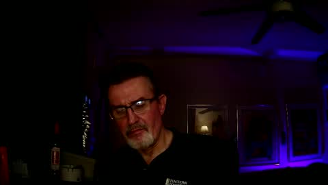 Snapshot of shrewtamer chatting on September 27, 5:05 am shrewtamer online show from September 27, 5:05 am