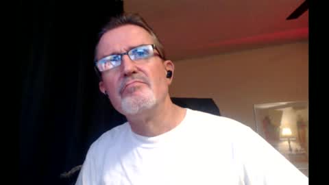 Snapshot of shrewtamer chatting on February 23, 5:17 am shrewtamer online show from February 23, 5:17 am