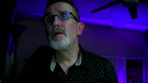 Snapshot of shrewtamer chatting on February 11, 3:18 am shrewtamer online show from February 11, 3:18 am