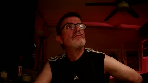 Snapshot of shrewtamer chatting on September 22, 1:38 am shrewtamer online show from September 22, 1:38 am