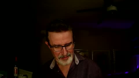 Snapshot of shrewtamer chatting on October 5, 2:59 am shrewtamer online show from October 5, 2:59 am