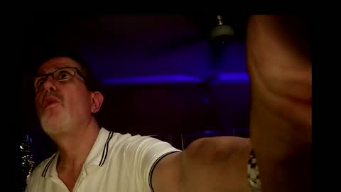 Snapshot of shrewtamer chatting on October 11, 3:21 am shrewtamer online show from October 11, 3:21 am