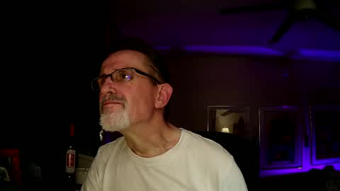 Snapshot of shrewtamer chatting on October 1, 5:11 am shrewtamer online show from October 1, 5:11 am