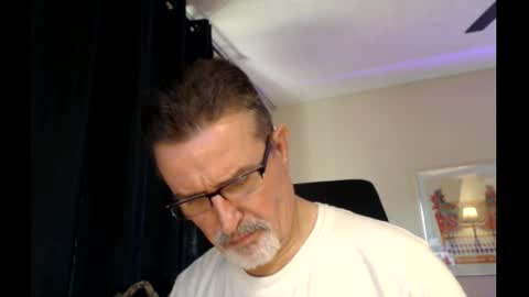 Snapshot of shrewtamer chatting on March 4, 12:39 am shrewtamer online show from March 4, 12:39 am