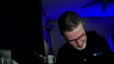 Snapshot of shrewtamer chatting on December 12, 3:32 am shrewtamer online show from December 12, 3:32 am