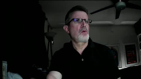 Snapshot of shrewtamer chatting on December 14, 2:01 am shrewtamer online show from December 14, 2:01 am