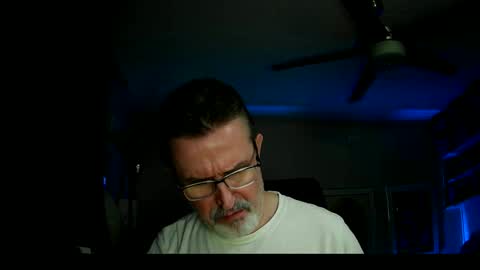 Snapshot of shrewtamer chatting on March 11, 3:37 am shrewtamer online show from March 11, 3:37 am