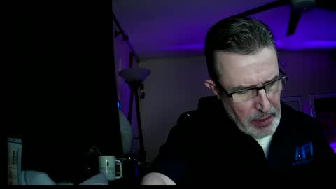 Snapshot of shrewtamer chatting on December 28, 5:23 am shrewtamer online show from December 28, 5:23 am