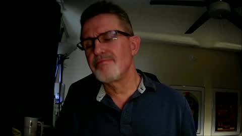 Snapshot of shrewtamer chatting on February 1, 10:55 pm shrewtamer online show from February 1, 10:55 pm