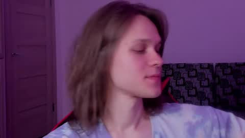 Snapshot of shy_nny chatting on October 1, 11:25 am Mark online show from October 1, 11:25 am