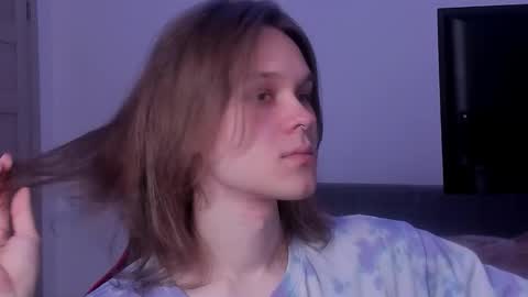 Snapshot of shy_nny chatting on September 17, 12:28 pm Mark online show from September 17, 12:28 pm