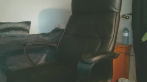 shyboyhugecum2020 online show from January 19, 4:15 am