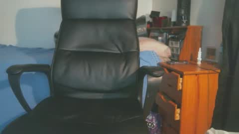 shyboyhugecum2020 online show from April 12, 4:04 am