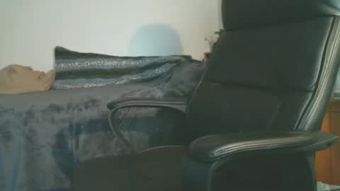 shyboyhugecum2020 online show from November 3, 3:43 am