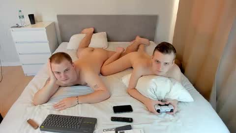 Christian top and Johnny bottom online show from September 21, 1:33 pm