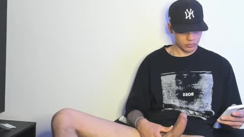 Snapshot of simon_alvarez01 chatting on March 3, 11:56 pm Simon Independent Model online show from March 3, 11:56 pm