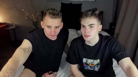 Snapshot of simonwnl chatting on January 3, 9:36 pm Simon online show from January 3, 9:36 pm