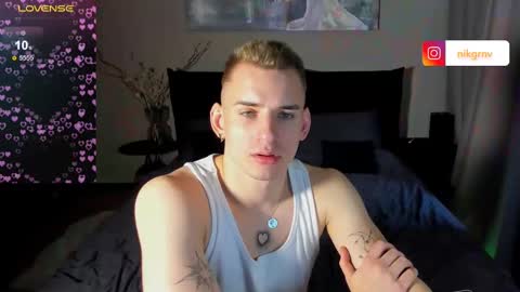 Snapshot of simonwnl chatting on February 11, 12:16 pm Simon online show from February 11, 12:16 pm