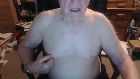 Snapshot of sjbottomboi chatting on October 2, 3:21 am sjbottomboi online show from October 2, 3:21 am