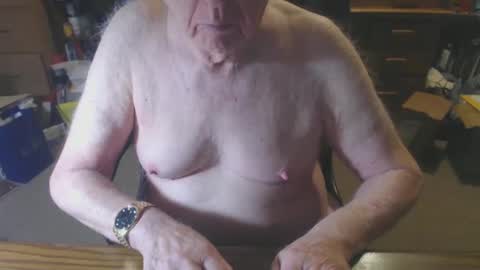 Snapshot of sjbottomboi chatting on January 27, 6:09 am sjbottomboi online show from January 27, 6:09 am