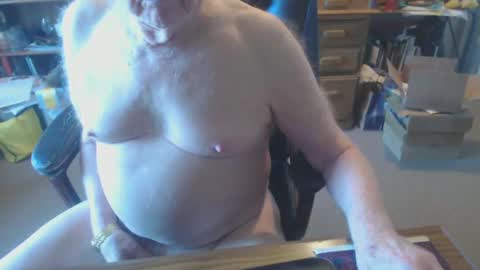 Snapshot of sjbottomboi chatting on February 10, 5:19 pm sjbottomboi online show from February 10, 5:19 pm