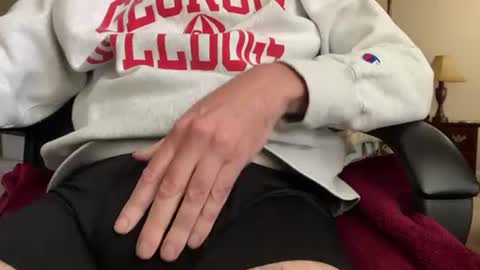 Snapshot of skeet46 chatting on December 2, 8:09 pm skeet46 online show from December 2, 8:09 pm