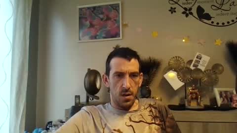 Snapshot of skinnybigcock2 chatting on December 6, 9:21 am SkinnyBigCock2 online show from December 6, 9:21 am