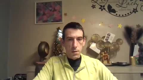 Snapshot of skinnybigcock2 chatting on December 28, 3:04 am SkinnyBigCock2 online show from December 28, 3:04 am