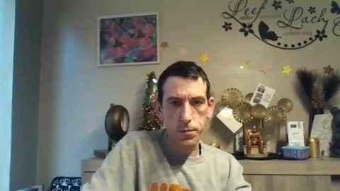 Snapshot of skinnybigcock2 chatting on December 19, 9:40 am SkinnyBigCock2 online show from December 19, 9:40 am