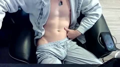 skrogdog online show from April 30, 6:26 pm