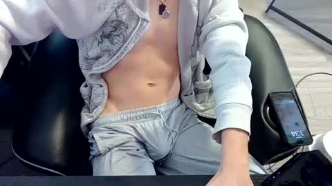 skrogdog online show from May 31, 5:34 pm