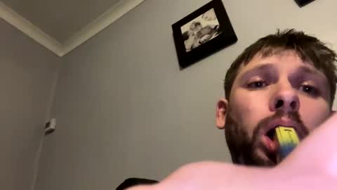 skuzzy25 online show from March 10, 3:45 am