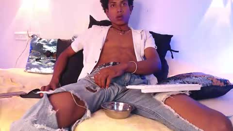 sky_walkerss online show from February 20, 2:41 am