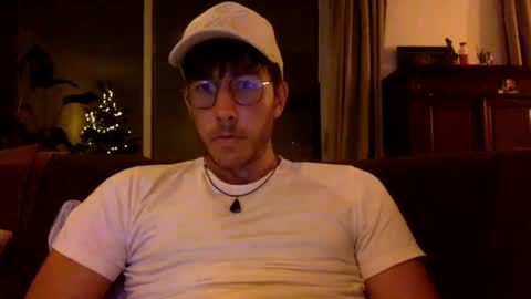 skyisthelimit1995 online show from December 17, 8:15 pm