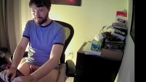 Snapshot of slave2pussy chatting on December 3, 5:41 am slave2pussy online show from December 3, 5:41 am