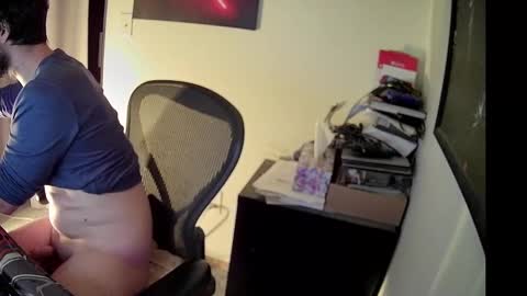 Snapshot of slave2pussy chatting on December 24, 6:22 am slave2pussy online show from December 24, 6:22 am