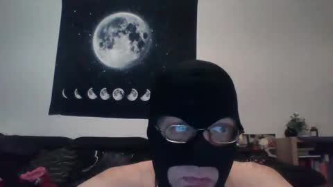 Snapshot of slaveforgodess chatting on October 24, 2:13 am slaveforgodess online show from October 24, 2:13 am
