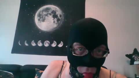 Snapshot of slaveforgodess chatting on December 10, 1:33 pm slaveforgodess online show from December 10, 1:33 pm