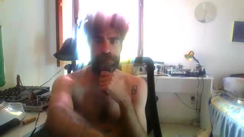 willy online show from February 25, 8:59 am