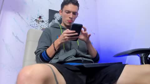 Snapshot of smitgrey chatting on December 30, 7:53 pm SMIT  online show from December 30, 7:53 pm