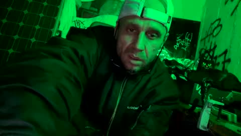 Snapshot of son_e_blacc chatting on December 6, 9:32 am Soni online show from December 6, 9:32 am