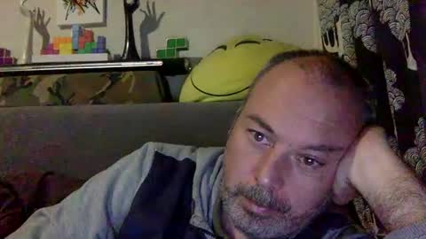 Snapshot of srekos38 chatting on December 8, 6:17 pm srekos38 online show from December 8, 6:17 pm