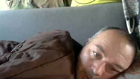 Snapshot of srekos38 chatting on January 7, 9:32 am srekos38 online show from January 7, 9:32 am