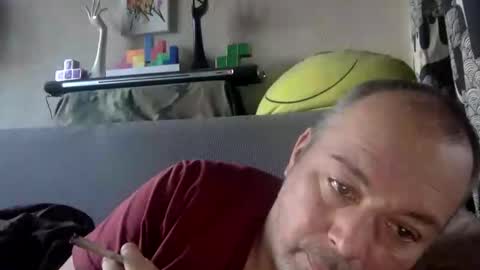 Snapshot of srekos38 chatting on February 12, 8:27 am srekos38 online show from February 12, 8:27 am