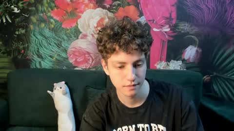 Esrefan online show from April 12, 7:59 pm