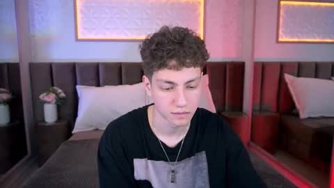 Esrefan online show from February 7, 8:47 pm