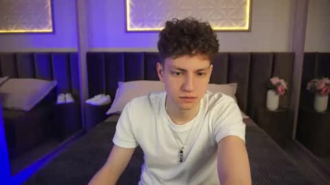 Esrefan online show from March 13, 9:10 pm