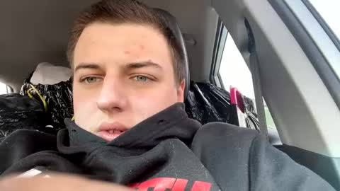 Snapshot of stepbro18 chatting on February 20, 7:30 pm Honestly Im a slut I have a high sex drive and I love talking to people off this platform  online show from February 20, 7:30 pm